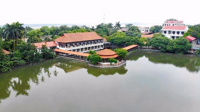 Kh&ocirc;ng gian nh&agrave; h&agrave;ng Qu&aacute;n c&aacute; Hạc Tr&igrave; tại Ph&uacute; Thọ