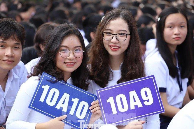 Phân tích biến động điểm chuẩn lớp 10 TPHCM và các tỉnh lân cận