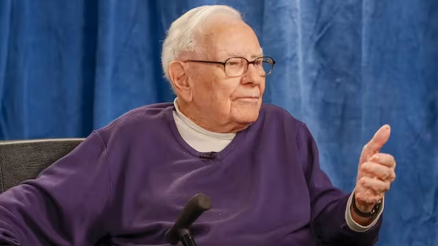 Warren Buffett Cảnh Báo Tâm Lý Đánh Bạc & Chiến Lược Tiền Mặt 380 Tỷ USD