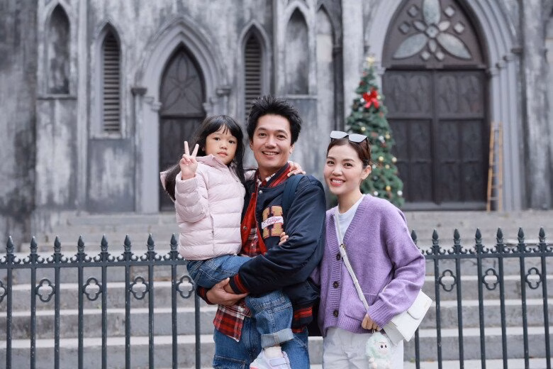 B&eacute; Gạo c&oacute; t&iacute;nh c&aacute;ch h&agrave;i hước giống diễn vi&ecirc;n Quang Tuấn