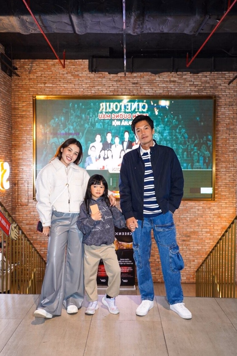 Ca sĩ Linh Phi - hậu phương vững chắc của diễn vi&ecirc;n Quang Tuấn