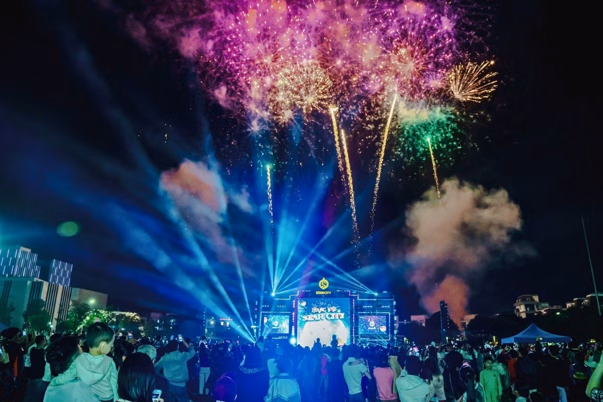 Sự kiện s&ocirc;i động tại Vinhomes Star City thu h&uacute;t h&agrave;ng ng&agrave;n lượt kh&aacute;ch