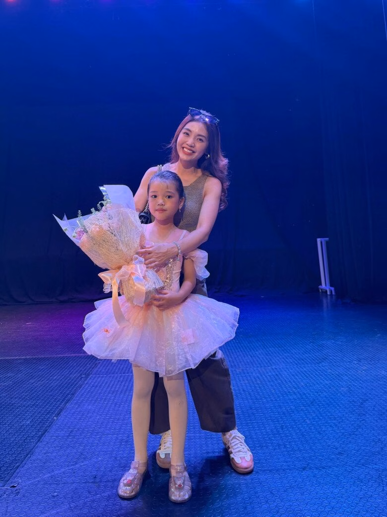 Nhan sắc thanh t&uacute; của b&eacute; Gạo, con g&aacute;i Quang Tuấn v&agrave; Linh Phi