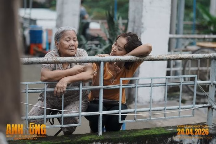 NSƯT L&ecirc; Thiện v&agrave; nghệ sĩ Hồng &Aacute;nh trong phim