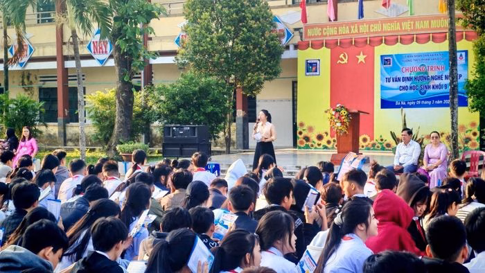 Buổi tư vấn định hướng nghề nghiệp cho học sinh lớp 9 tại Đ&agrave; Nẵng