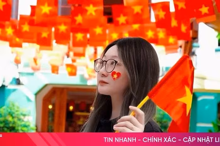 Check-in Hà Tĩnh: Những quán cà phê rực rỡ sắc đỏ mừng ngày 30/4