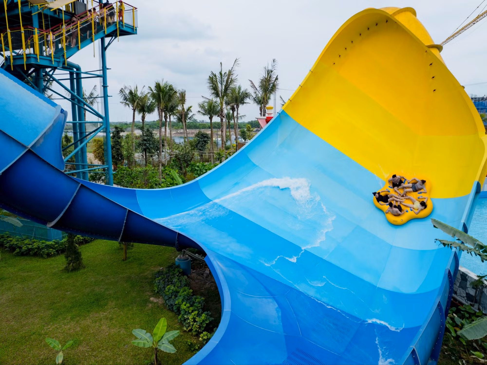 Khu ẩm thực đa dạng tại Sun World Ha Nam