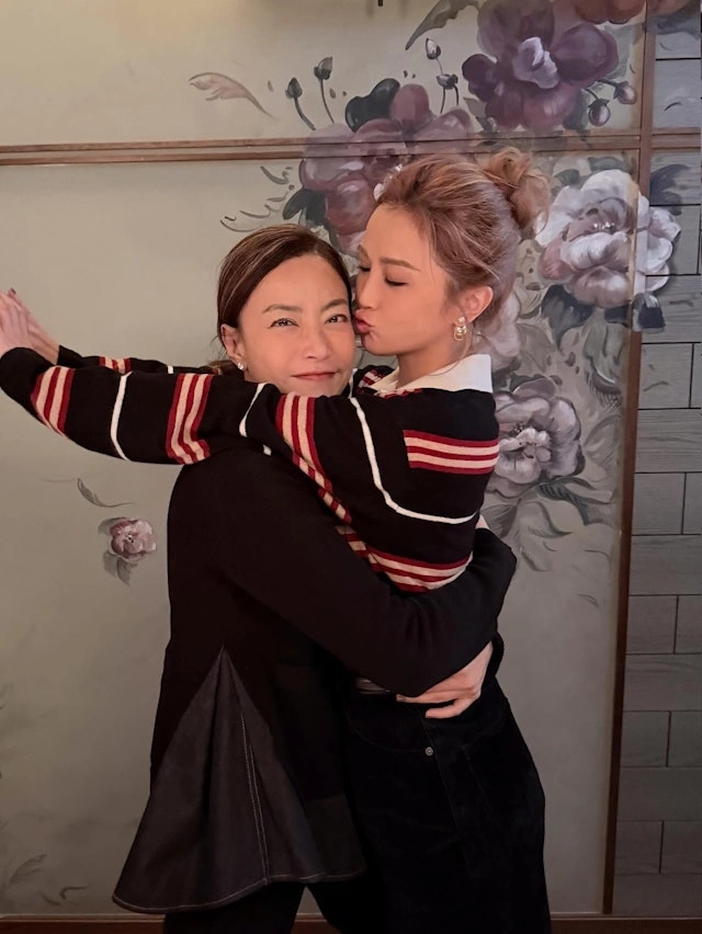 Quản l&yacute; Mani Fok ch&uacute;c ph&uacute;c cho đ&aacute;m cưới Th&aacute;i Tr&aacute;c Nghi&ecirc;n