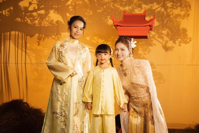 Tam Triều D&acirc;ng diện phong c&aacute;ch tiểu thư sang trọng