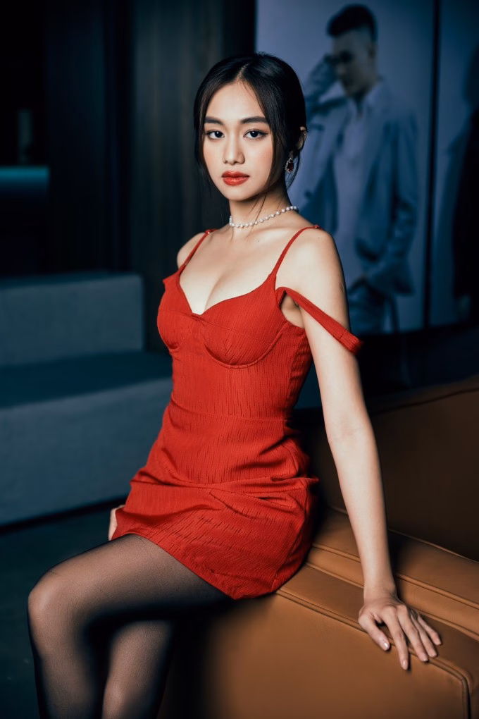 B&eacute; Lisa nh&agrave; Kh&aacute;nh Thi Phan Hiển xinh như b&uacute;p b&ecirc;