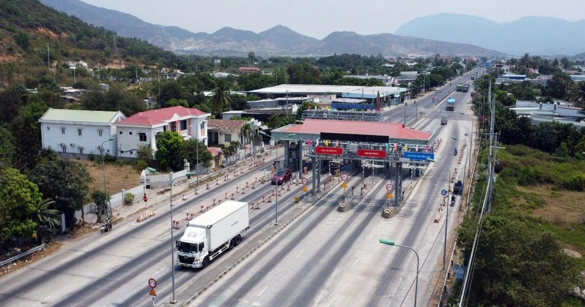 Sự cố thu phí BOT vé tháng tại Cam Thịnh: Quyền lợi tài xế được đảm bảo ra sao?