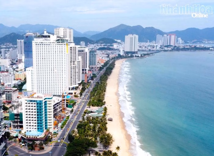 To&agrave;n cảnh b&atilde;i biển Nha Trang trong lộ tr&igrave;nh ph&aacute;t triển th&agrave;nh phố trực thuộc Trung ương