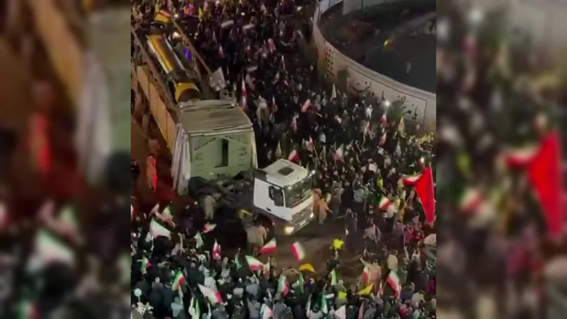 Iran diễu h&agrave;nh bệ ph&oacute;ng t&ecirc;n lửa đạn đạo tại Tehran