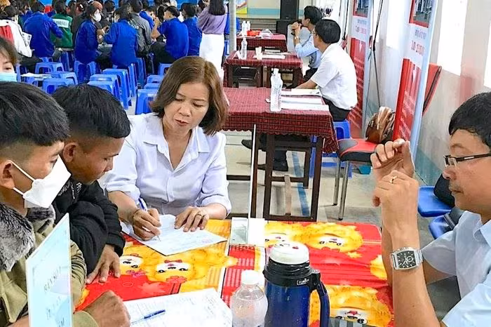 Thị trường lao động quý I/2026: Thách thức từ tỷ lệ thất nghiệp thanh niên