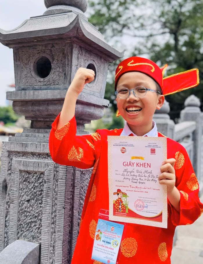 Nguyễn Tiến Minh nhận giải Trạng nguy&ecirc;n