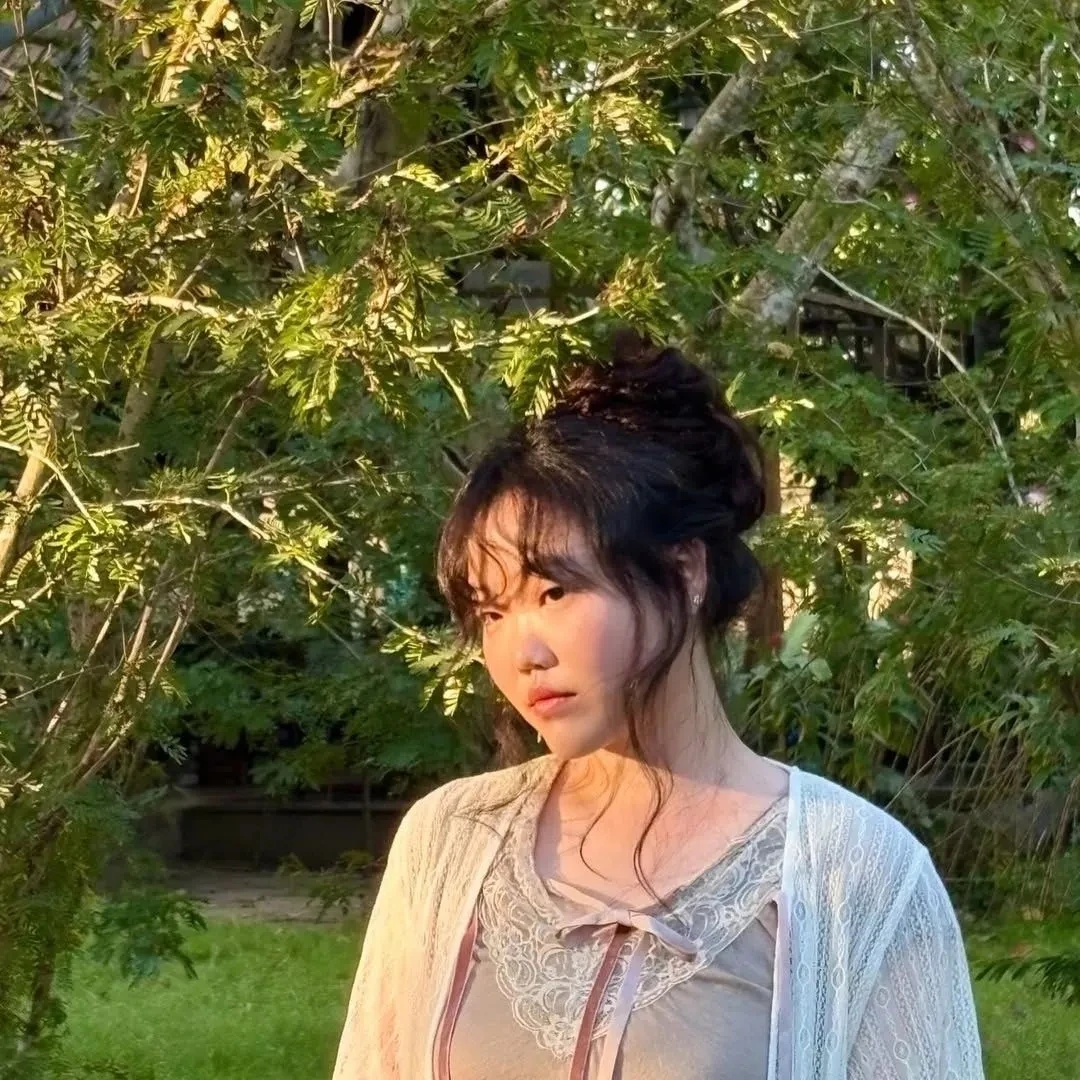 Lee Suhyun rạng rỡ với phong c&aacute;ch thời trang mới