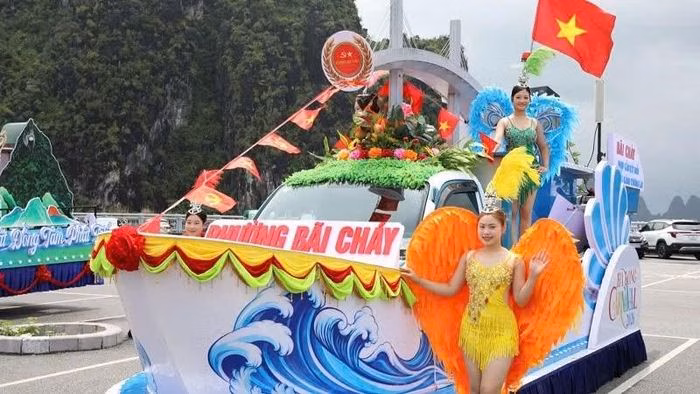 M&ocirc; h&igrave;nh phường B&atilde;i Ch&aacute;y rực rỡ sắc m&agrave;u với h&igrave;nh ảnh cầu B&atilde;i Ch&aacute;y