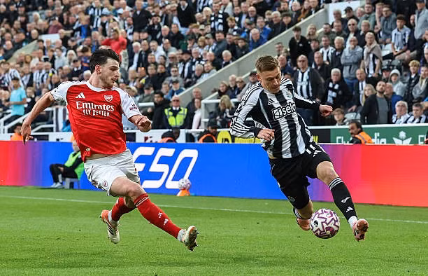 Cầu thủ Arsenal trong trận đấu quyết định ng&ocirc;i vương Ngoại hạng Anh