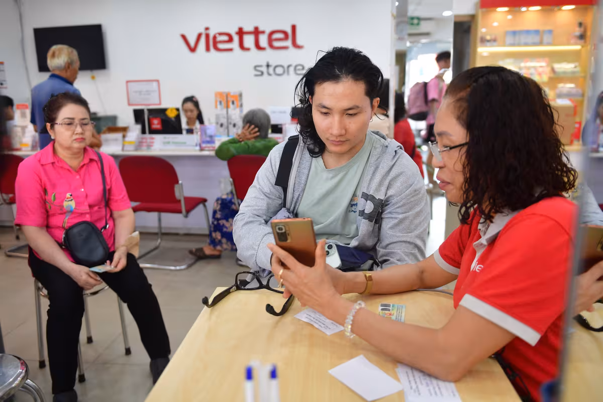 Dùng SIM đứng tên người thân có bị khóa không? Giải đáp từ chuyên gia