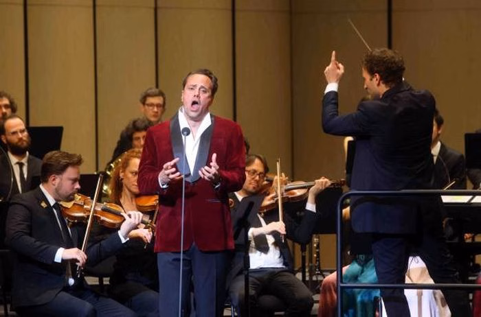 Kh&aacute;n giả giao lưu c&ugrave;ng nghệ sĩ Ph&aacute;p