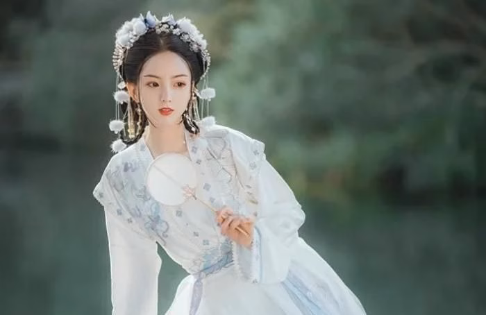 Sức ảnh hưởng của Hương Phi đối với C&agrave;n Long v&agrave; Trần Gia Lạc