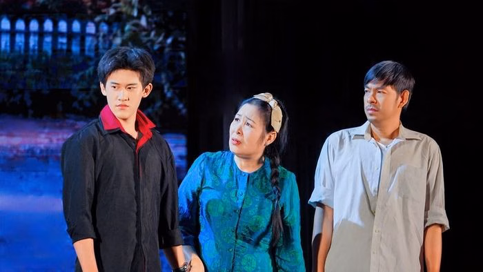 Kh&ocirc;ng gian s&acirc;n khấu t&aacute;i hiện ch&acirc;n thực khu trọ lao động ngh&egrave;o