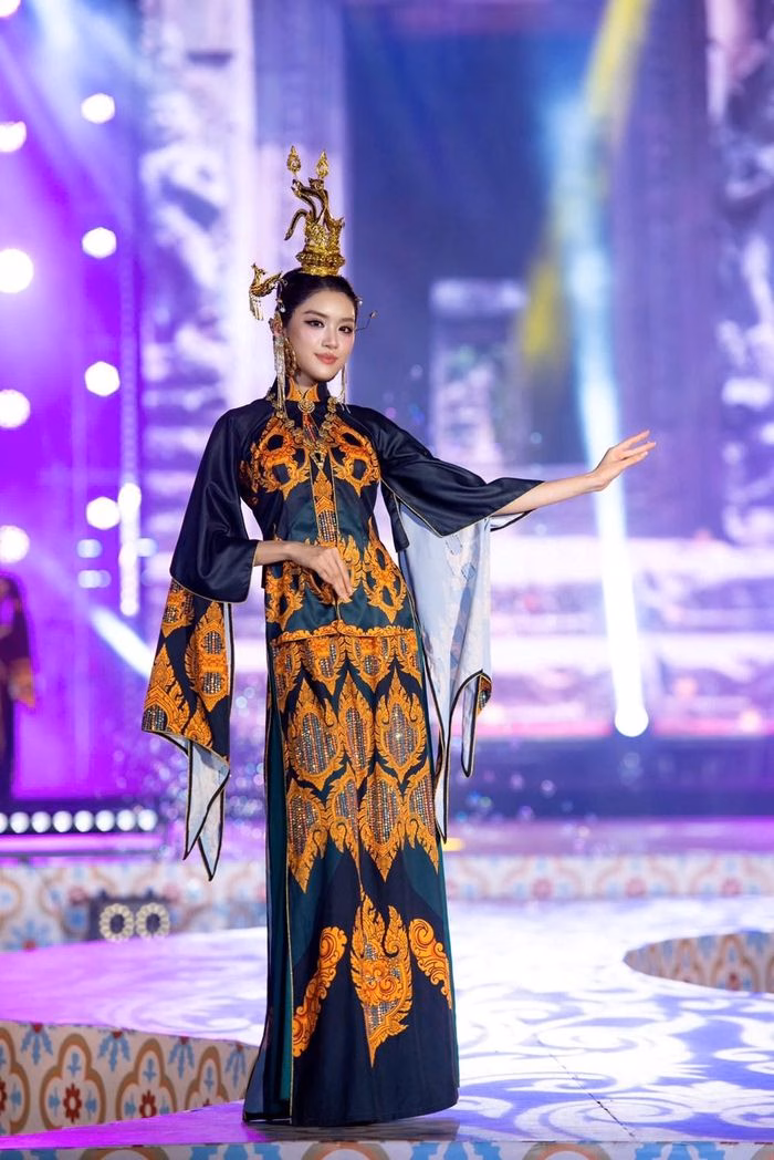 Miss World Vietnam 2025 Phan Phương Oanh diện &aacute;o d&agrave;i Dấu ấn Chăm Pa
