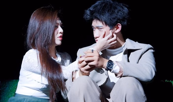 Một ph&acirc;n cảnh h&agrave;i hước trong vở kịch Gi&agrave; g&acirc;n