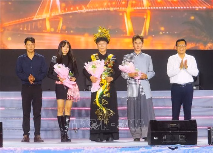 Vinh danh c&aacute;c nh&agrave; thiết kế đ&oacute;ng g&oacute;p cho chương tr&igrave;nh