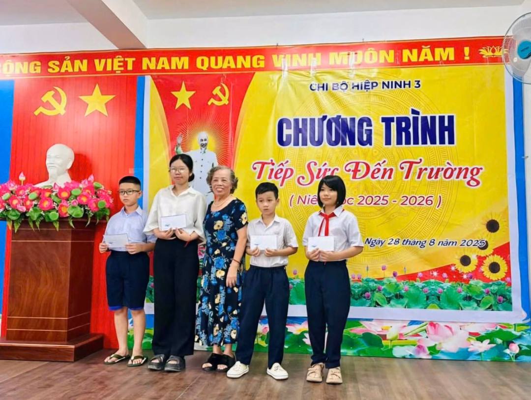 B&agrave; Ho&agrave;ng Thị Hồng Thơm - tấm gương s&aacute;ng về l&ograve;ng tốt v&agrave; sự tận tụy với cộng đồng tại Đ&agrave; Nẵng