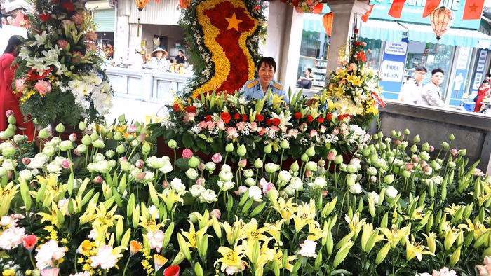 Chi tiết c&aacute;c t&aacute;c phẩm hoa nghệ thuật tại T&acirc;y Tựu