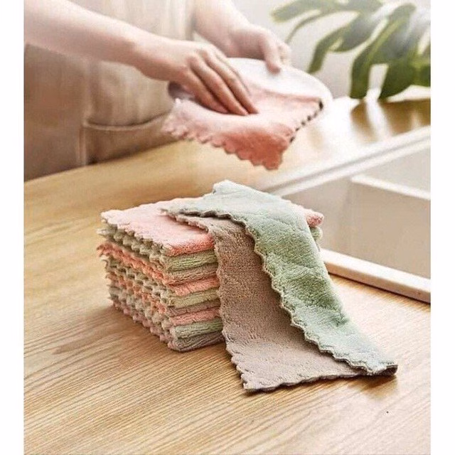 Một chiếc khăn bếp d&ugrave;ng cho nhiều mục đ&iacute;ch c&oacute; thể l&agrave; nguồn l&acirc;y nhiễm vi khuẩn ch&eacute;o.