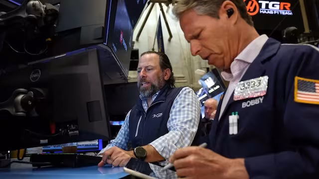 S&P 500 & Nasdaq Điều Chỉnh: OpenAI, Cổ Phiếu Chip & Giá Dầu Gây Áp Lực