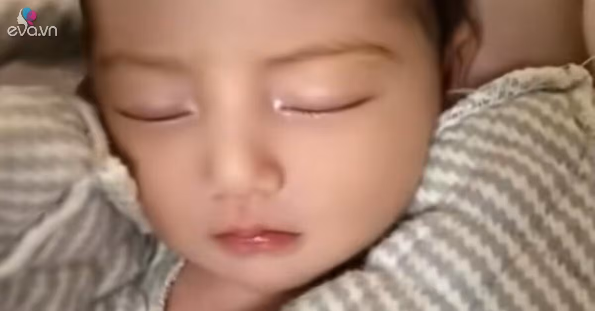 Bí ẩn những “thiên thần” sơ sinh đẹp như tạc tượng và cách tránh vỡ nét cho trẻ