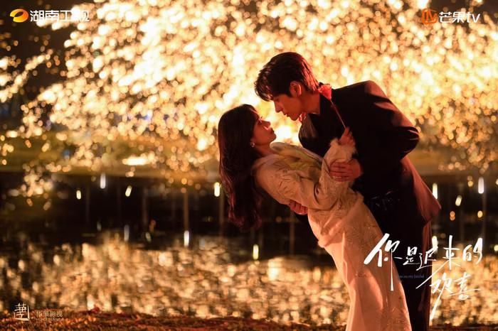 Bạn L&agrave; Niềm Vui Đến Muộn