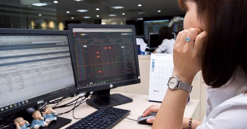 VN-Index tăng vọt nhờ nhóm Vingroup: Nghịch lý thanh khoản và kịch bản tháng 5