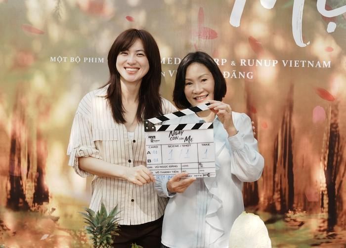 Hồng Đ&agrave;o v&agrave; Phương Anh Đ&agrave;o trong vai mẹ con tại phim Ng&agrave;y Con C&ograve;n Mẹ