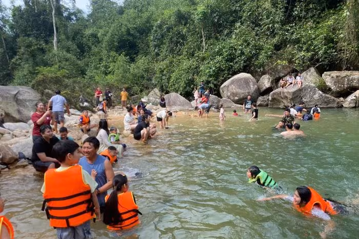 Khám phá thác Ma Hao: “Viên ngọc xanh” ẩn mình giữa đại ngàn xứ Thanh