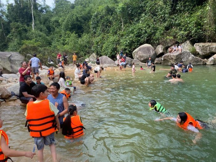 Vẻ đẹp nguyên sơ của thác Ma Hao tại Linh Sơn, Thanh Hóa