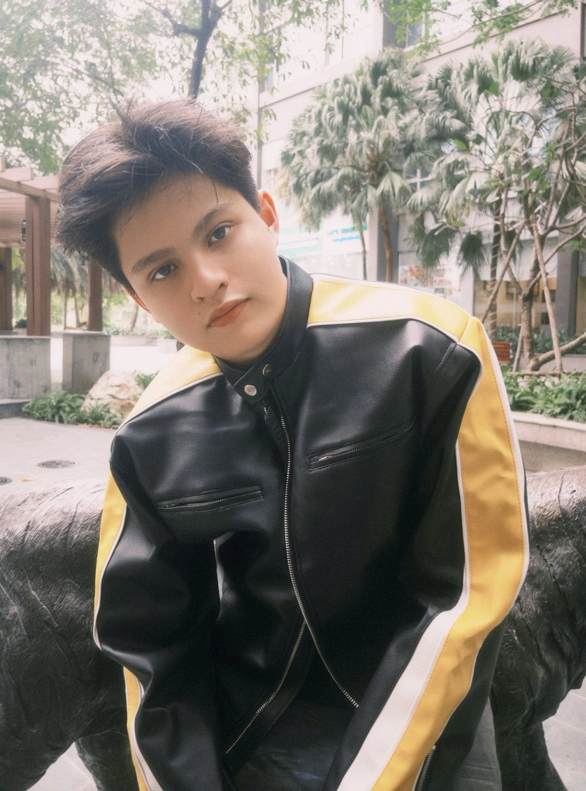 C&agrave; Ph&ecirc; sở hữu chiều cao ấn tượng v&agrave; gương mặt đậm chất điện ảnh