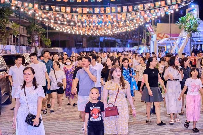 Trải nghiệm nhịp sống mới tại VUI-Fest C&aacute;t B&agrave;