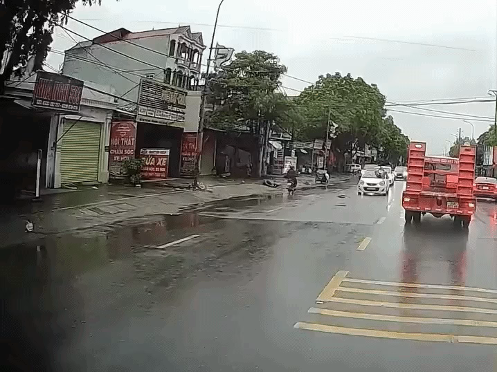 Vụ người đàn ông nằm trên nắp ca pô ô tô đang chạy ở Hà Nội: Mâu thuẫn gia đình đỉnh điểm