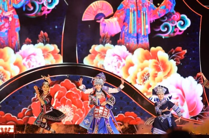 Tr&igrave;nh diễn thời trang Carnaval