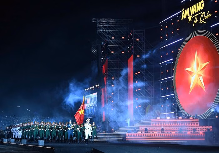 C&aacute;c lực lượng vũ trang tham gia phần tr&igrave;nh diễn B&igrave;nh y&ecirc;n tổ quốc