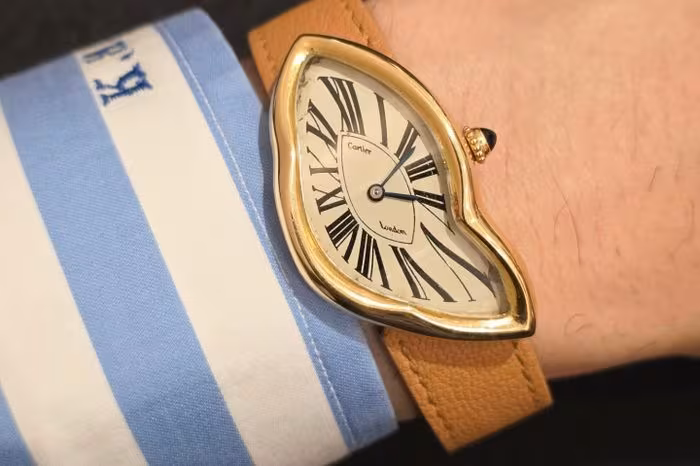 Cartier Crash London: “Cú sốc” 2 triệu USD và Nghệ thuật của Sự Méo Mó