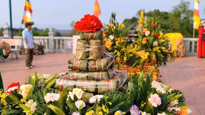 Kh&ocirc;ng kh&iacute; trang nghi&ecirc;m của Đại lễ Giỗ Tổ H&ugrave;ng Vương tại Khu di t&iacute;ch Ch&ugrave;a Th&aacute;p Tường Long