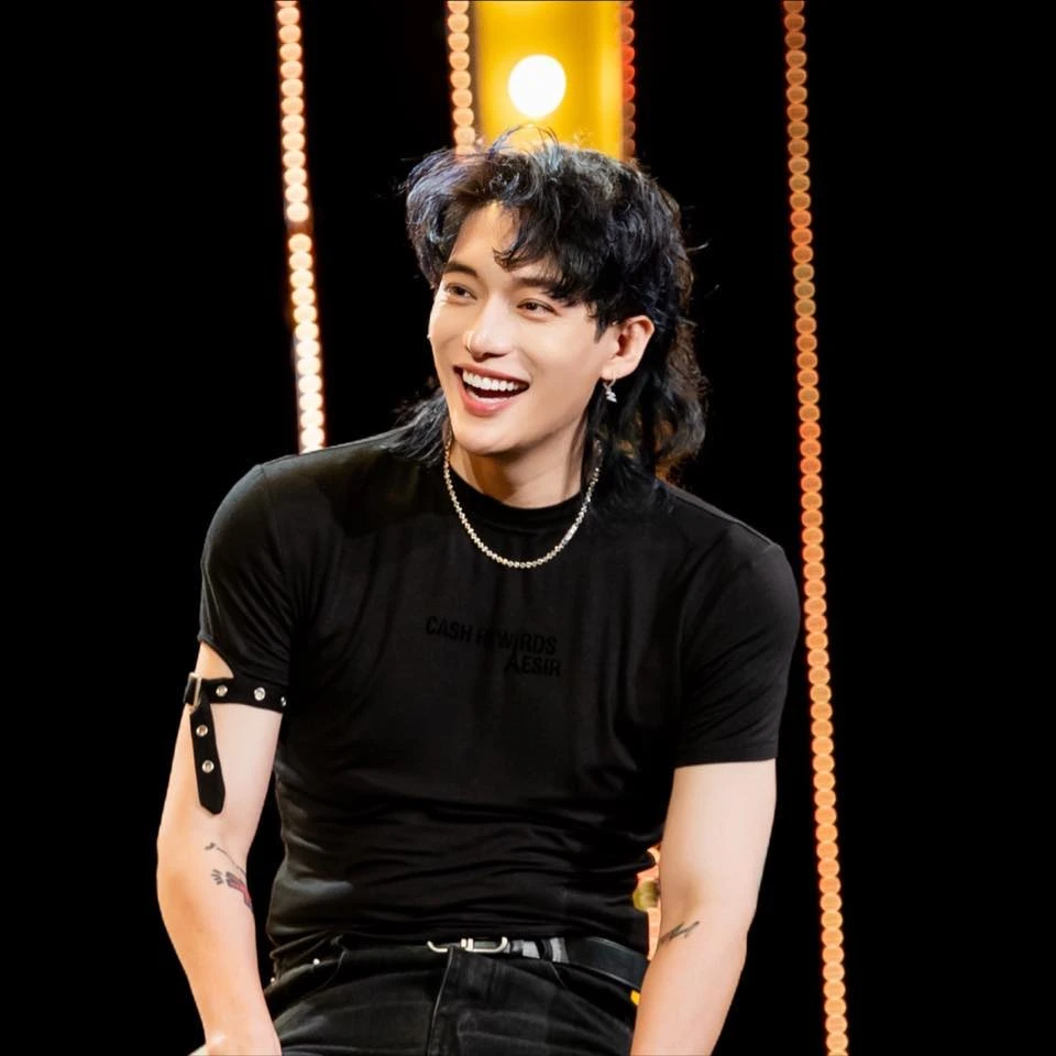 Sự đối lập giữa lời ch&ecirc; trong qu&aacute; khứ v&agrave; tranh c&atilde;i hiện tại của Ch&acirc;u Đăng Khoa