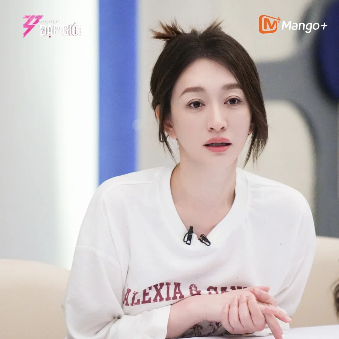 Sự tiến bộ r&otilde; rệt trong giọng h&aacute;t của L&yacute; Tiểu Nhiễm tại C&ocirc;ng diễn 2