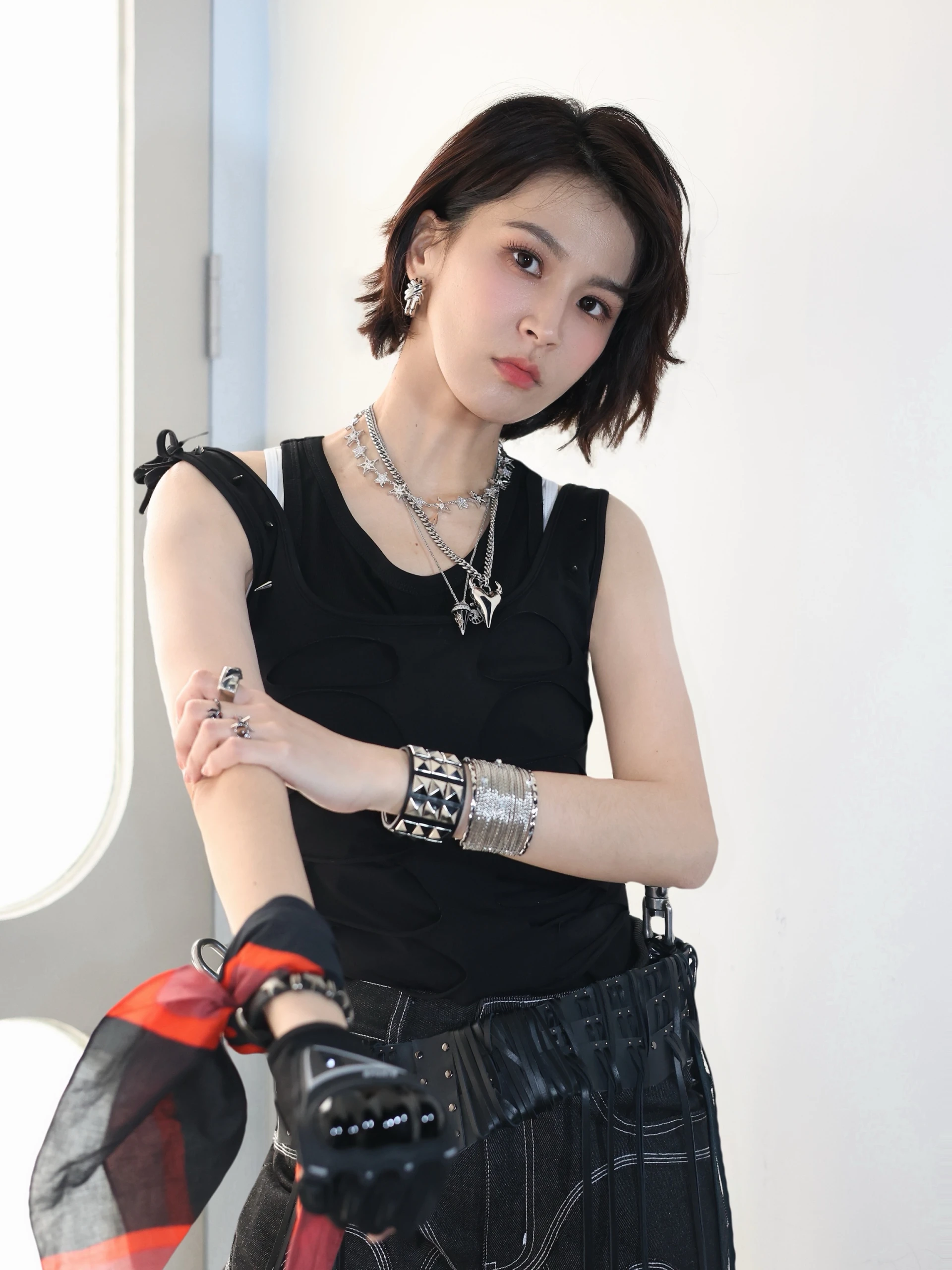 Tăng B&aacute;i Từ trong Tỷ Tỷ Đạp Gi&oacute; Rẽ S&oacute;ng