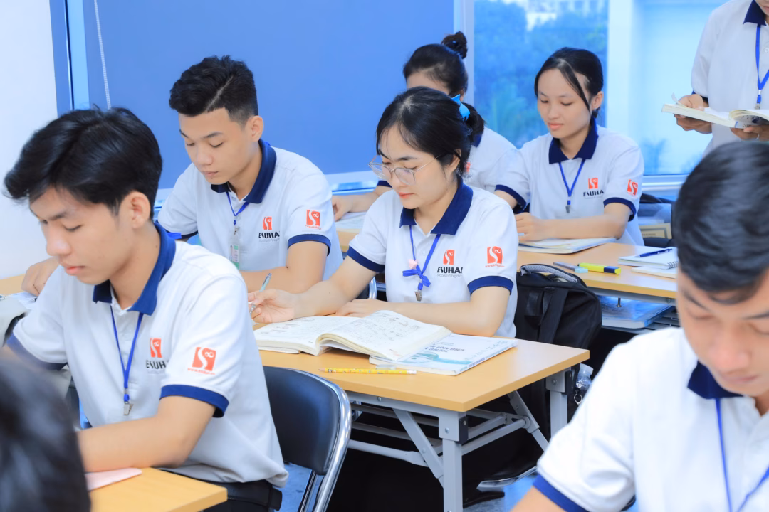 Chiến lược t&aacute;i định vị xuất khẩu lao động Việt Nam theo hướng chuy&ecirc;n nghiệp v&agrave; bền vững